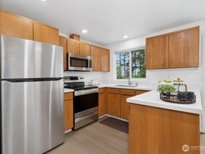 1115 207th Place NE, Sammamish WA 98074