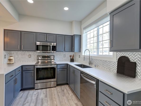 23120 SE Black Nugget Road A2, Issaquah WA 98029