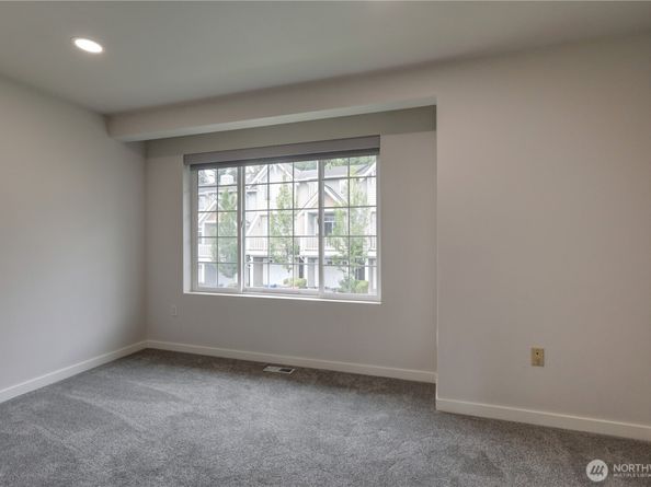 23120 SE Black Nugget Road A2, Issaquah WA 98029