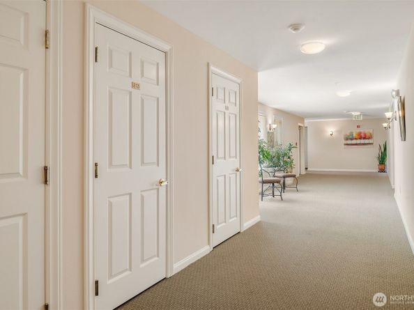 4109 224th Lane SE 213, Issaquah WA 98029