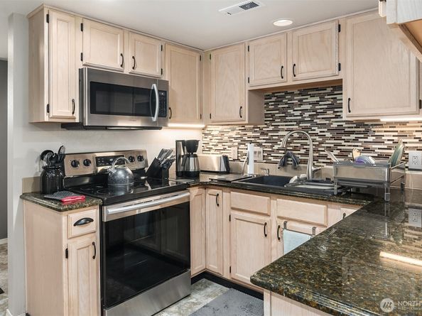 4109 224th Lane SE 213, Issaquah WA 98029
