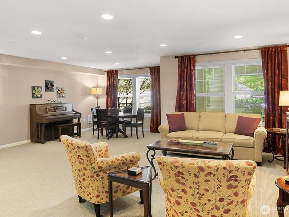 4109 224th Lane SE 213, Issaquah WA 98029