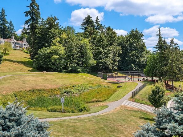4109 224th Lane SE 213, Issaquah WA 98029