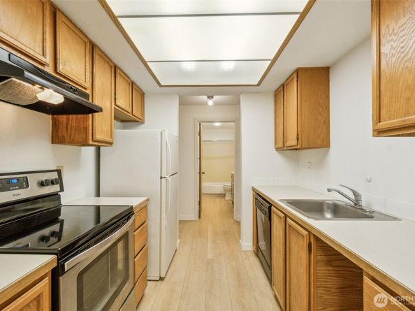 13717 linden Avenue N 231, Seattle WA 98133