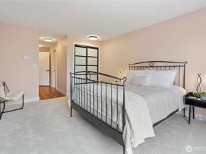 7850 E Green Lake Drive N 204, Seattle WA 98103
