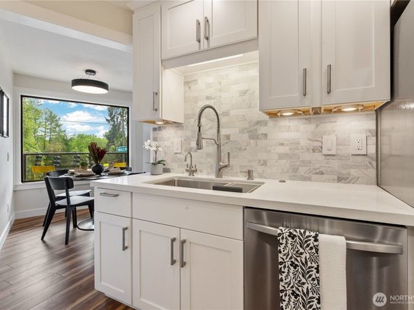 7850 E Green Lake Drive N 204, Seattle WA 98103