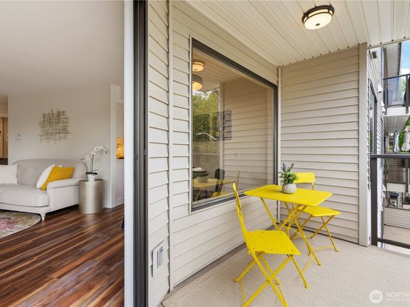 7850 E Green Lake Drive N 204, Seattle WA 98103