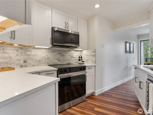 7850 E Green Lake Drive N 204, Seattle WA 98103