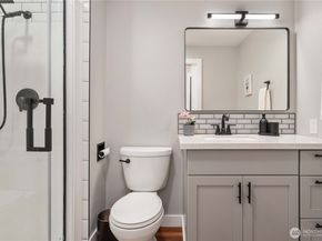 7850 E Green Lake Drive N 204, Seattle WA 98103