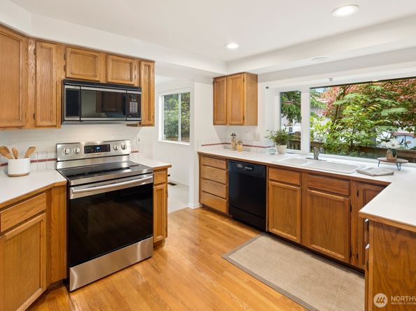 15817 Northup Way, Bellevue WA 98008