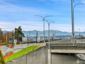 2372 Franklin Avenue E, Seattle WA 98102