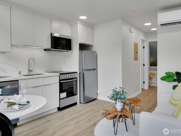 2372 Franklin Avenue E, Seattle WA 98102