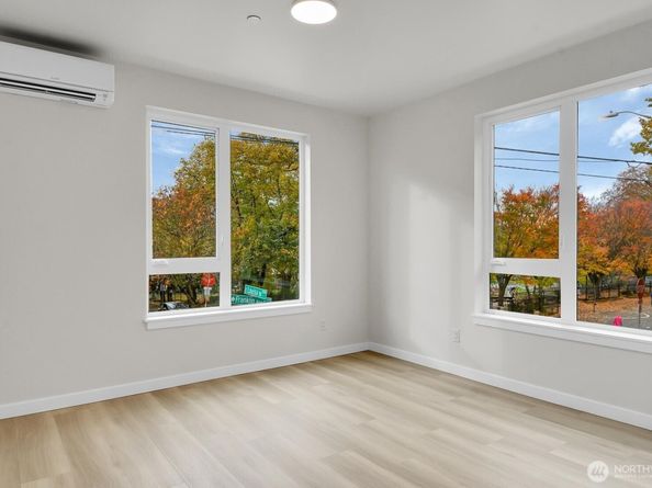 2372 Franklin Avenue E, Seattle WA 98102