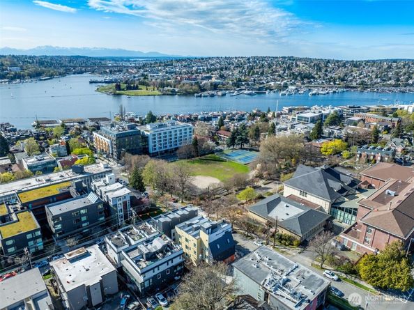 2372 Franklin Avenue E, Seattle WA 98102