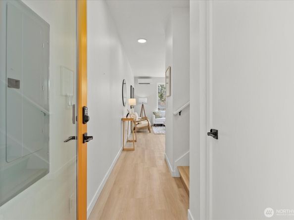 2372 Franklin Avenue E, Seattle WA 98102
