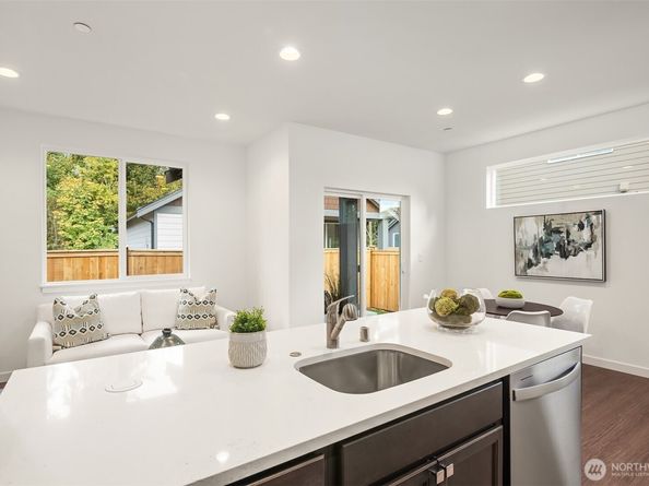 1240 SW 124th Street 10B, Burien WA 98146