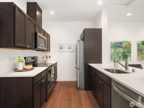 1240 SW 124th Street 10B, Burien WA 98146
