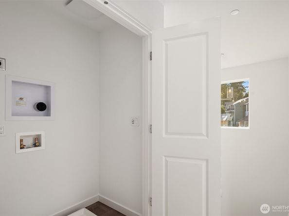 1240 SW 124th Street 10B, Burien WA 98146