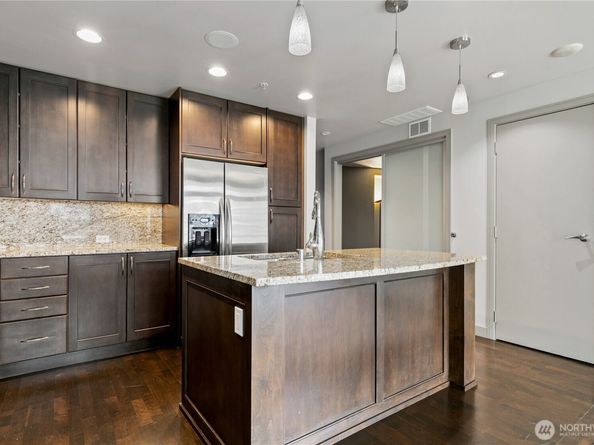 10650 NE 9th Place 1423, Bellevue WA 98004