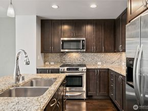 10650 NE 9th Place 1423, Bellevue WA 98004
