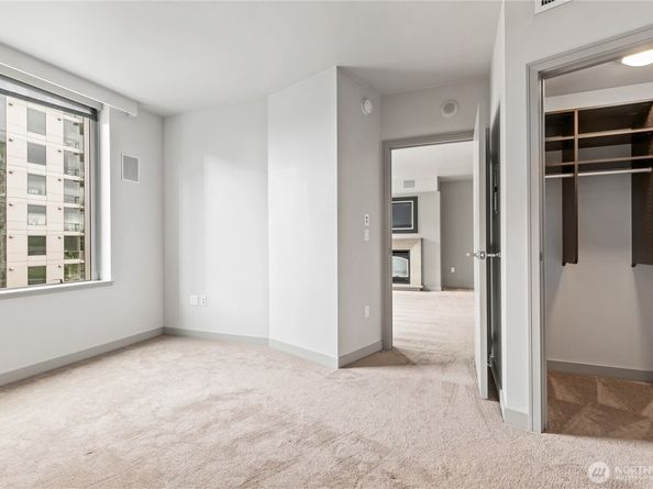 10650 NE 9th Place 1423, Bellevue WA 98004