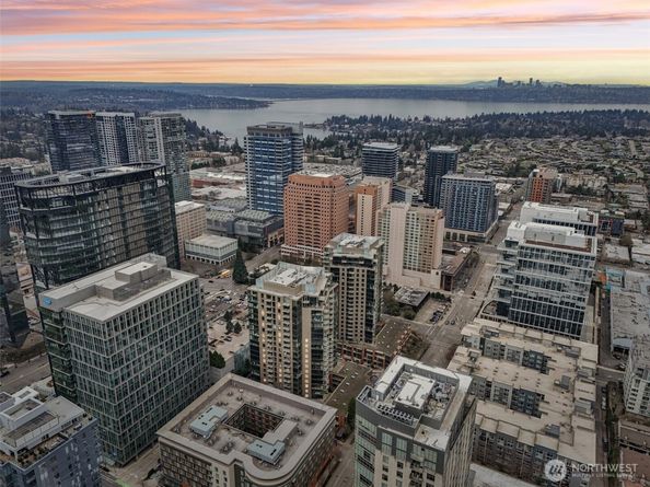 10650 NE 9th Place 1423, Bellevue WA 98004