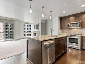 10650 NE 9th Place 1423, Bellevue WA 98004