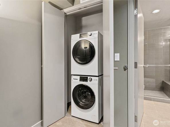 10650 NE 9th Place 1423, Bellevue WA 98004