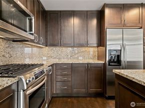 10650 NE 9th Place 1423, Bellevue WA 98004