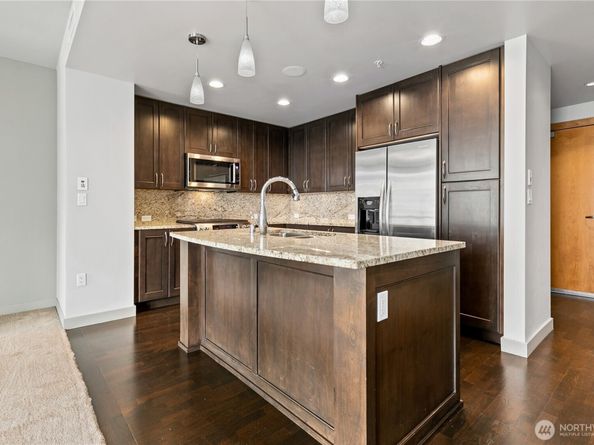 10650 NE 9th Place 1423, Bellevue WA 98004