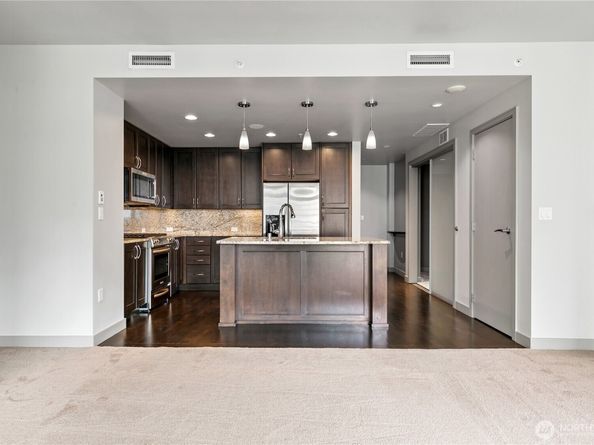10650 NE 9th Place 1423, Bellevue WA 98004