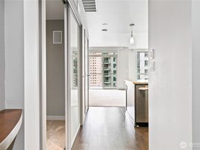 10650 NE 9th Place 1423, Bellevue WA 98004