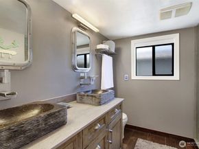 2401 N Northlake Way B13, Seattle WA 98103