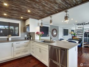 2401 N Northlake Way B13, Seattle WA 98103