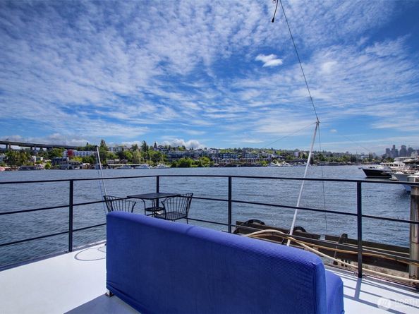 2401 N Northlake Way B13, Seattle WA 98103