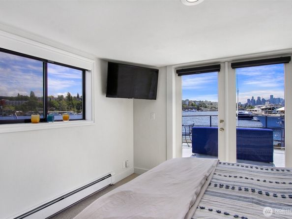 2401 N Northlake Way B13, Seattle WA 98103