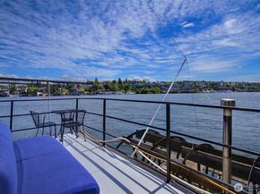 2401 N Northlake Way B13, Seattle WA 98103