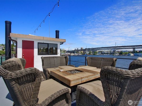 2401 N Northlake Way B13, Seattle WA 98103