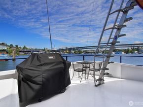 2401 N Northlake Way B13, Seattle WA 98103