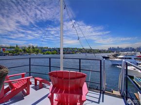 2401 N Northlake Way B13, Seattle WA 98103