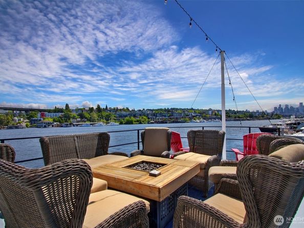 2401 N Northlake Way B13, Seattle WA 98103