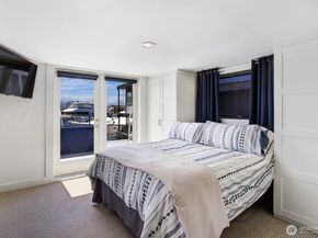 2401 N Northlake Way B13, Seattle WA 98103