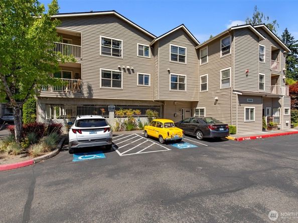 20800 72nd Avenue W 202, Edmonds WA 98026