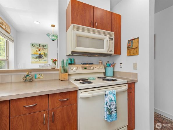 20800 72nd Avenue W 202, Edmonds WA 98026