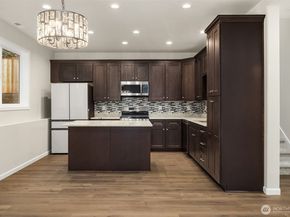 2112 SW 103rd Place, Seattle WA 98146
