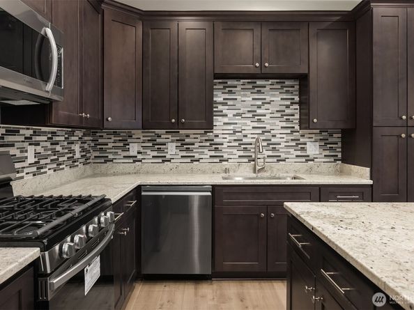 2112 SW 103rd Place, Seattle WA 98146