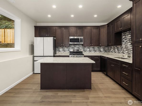 2112 SW 103rd Place, Seattle WA 98146