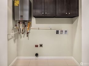 2112 SW 103rd Place, Seattle WA 98146