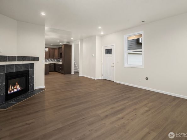 2112 SW 103rd Place, Seattle WA 98146