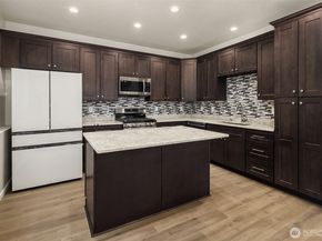 2112 SW 103rd Place, Seattle WA 98146